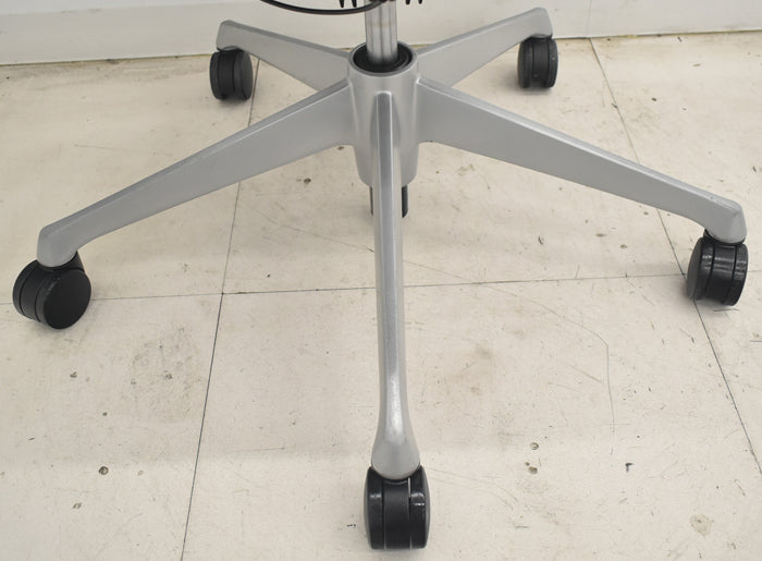 【中古】オカムラ　バロン　エクストラハイバック　固定ヘッドレスト　可動肘　ランバーサポート　シルバー脚　2025080206【中古オフィス家具】