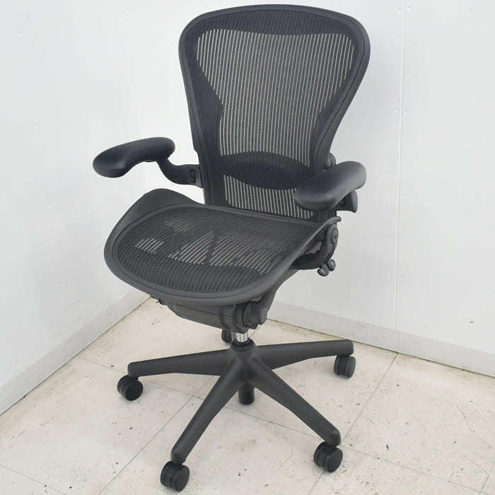 【中古】ハーマンミラー　アーロンチェア　Bサイズ　フル装備　ランバーサポート　2025081601【中古オフィス家具】