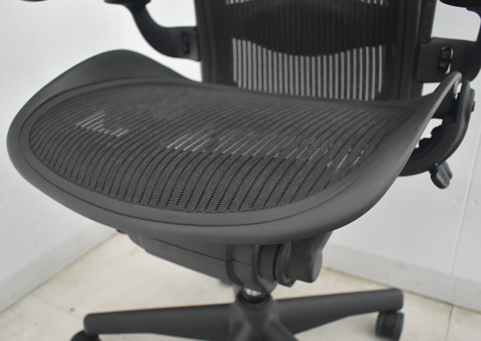 【中古】ハーマンミラー　アーロンチェア　Bサイズ　フル装備　ランバーサポート　2025081601【中古オフィス家具】