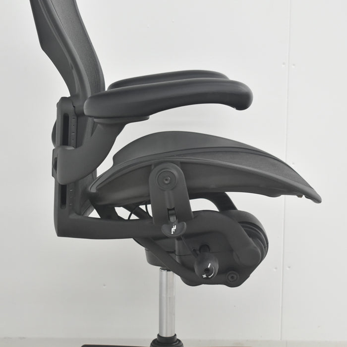 【中古】ハーマンミラー　アーロンチェア　Bサイズ　フル装備　ランバーサポート　2025081601【中古オフィス家具】
