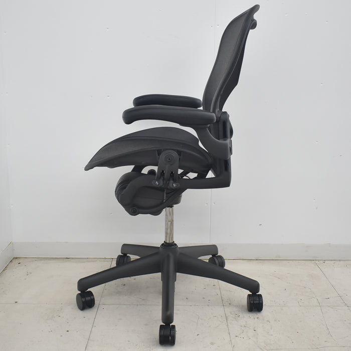 【中古】ハーマンミラー アーロンチェア　Bサイズ　フル装備　ランバーサポート　2025081604【中古オフィス家具】