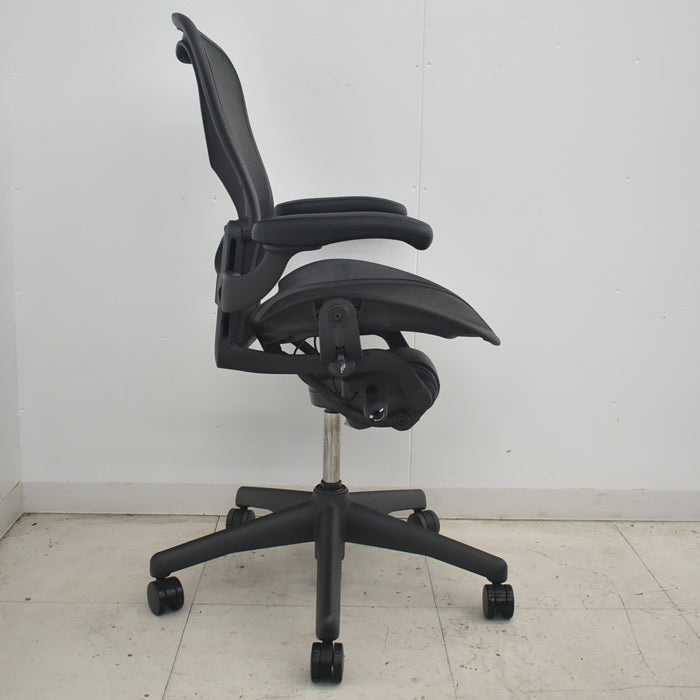 【中古】ハーマンミラー アーロンチェア　Bサイズ　フル装備　ランバーサポート　2025081604【中古オフィス家具】