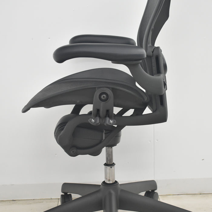 【中古】ハーマンミラー アーロンチェア　Bサイズ　フル装備　ランバーサポート　2025081605【中古オフィス家具】