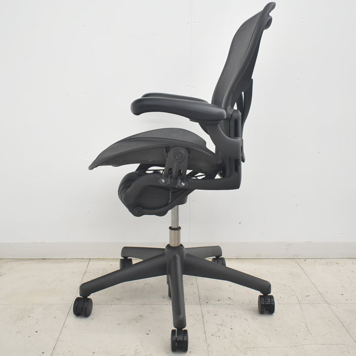 【中古】ハーマンミラー　アーロンチェア　Bサイズ　フル装備　ポスチャーフィット　肘レバータイプ　2025081606【中古オフィス家具】