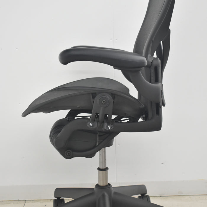 【中古】ハーマンミラー　アーロンチェア　Bサイズ　フル装備　ポスチャーフィット　肘レバータイプ　2025081606【中古オフィス家具】