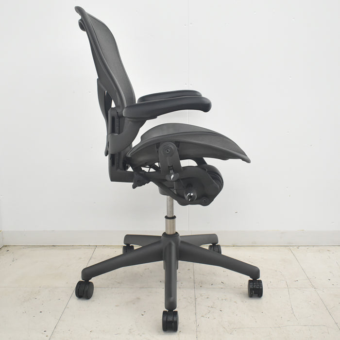 【中古】ハーマンミラー　アーロンチェア　Bサイズ　フル装備　ポスチャーフィット　肘レバータイプ　2025081606【中古オフィス家具】