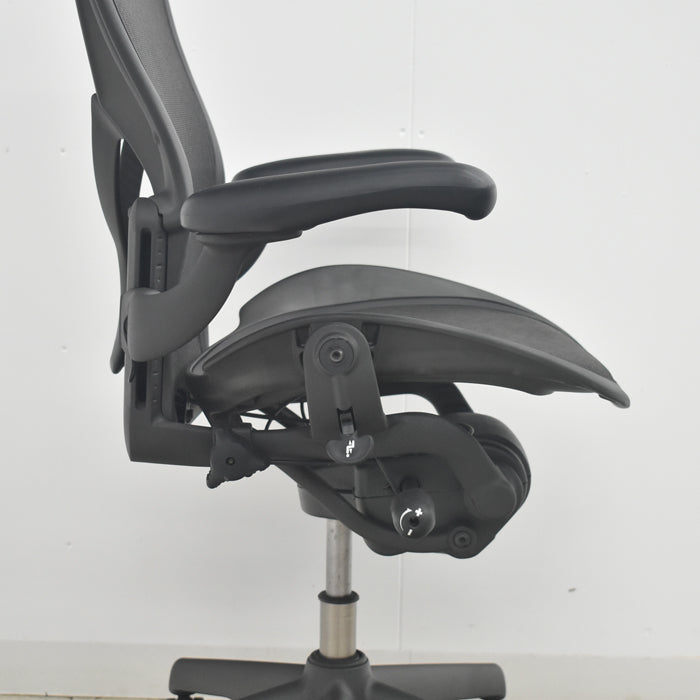 【中古】ハーマンミラー　アーロンチェア　Bサイズ　フル装備　ポスチャーフィット　肘レバータイプ　2025081606【中古オフィス家具】