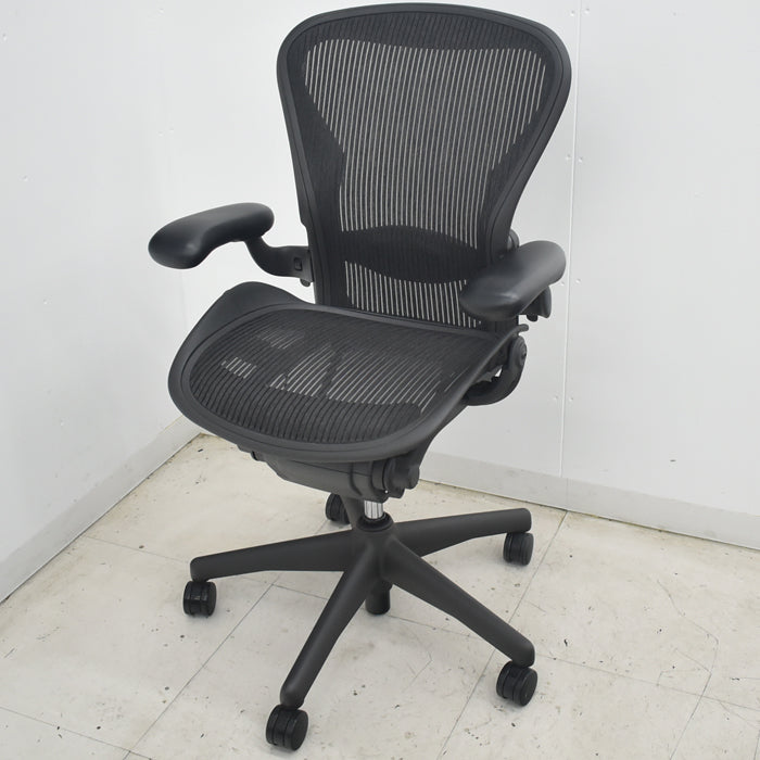【中古】ハーマンミラー　アーロンチェア　Bサイズ　可動肘　ランバーサポート　肘レバータイプ　2025081802【中古オフィス家具】