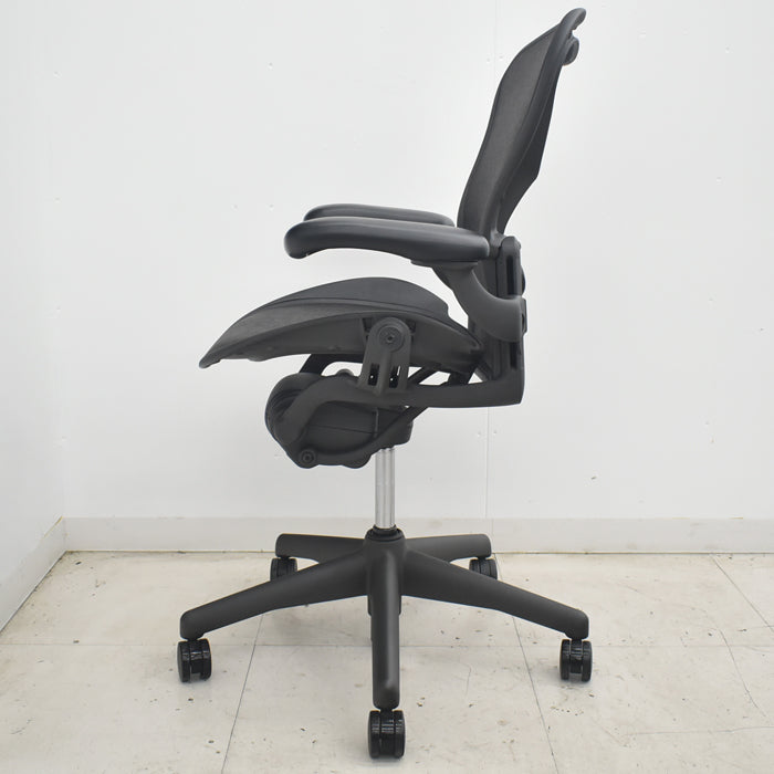 【中古】ハーマンミラー　アーロンチェア　Bサイズ　可動肘　ランバーサポート　肘レバータイプ　2025081802【中古オフィス家具】