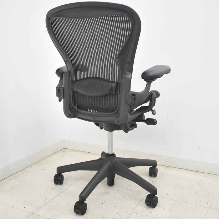 【中古】ハーマンミラー　アーロンチェア　Bサイズ　可動肘　ランバーサポート　肘レバータイプ　2025081802【中古オフィス家具】