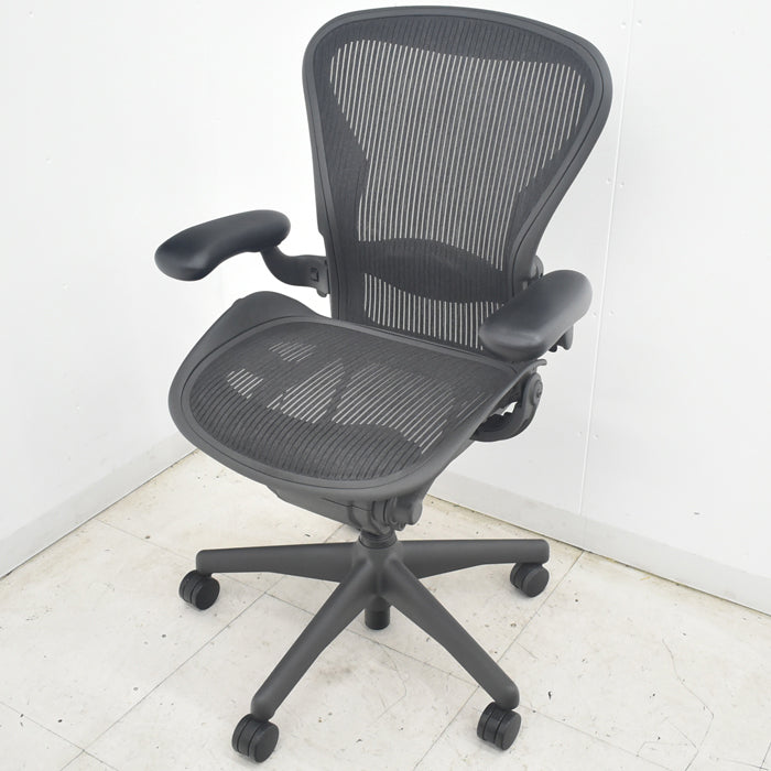 【中古】ハーマンミラー　アーロンチェア　Bサイズ　可動肘　ランバーサポート　2025082803【中古オフィス家具】