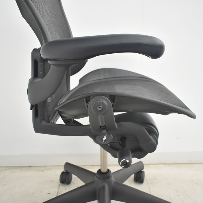 【中古】ハーマンミラー　アーロンチェア　Bサイズ　可動肘　ランバーサポート　2025082803【中古オフィス家具】