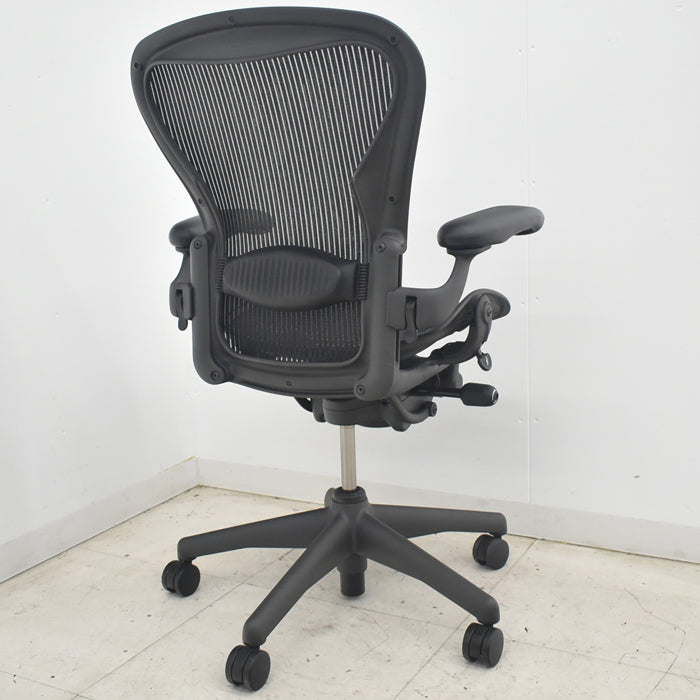 【中古】ハーマンミラー　アーロンチェア　Bサイズ　可動肘　ランバーサポート　2025082803【中古オフィス家具】