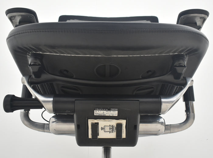 【中古】オカムラ　コンテッサ　可動肘　ランバーサポート　ポリッシュ　革張り　2025090202【中古オフィス家具】