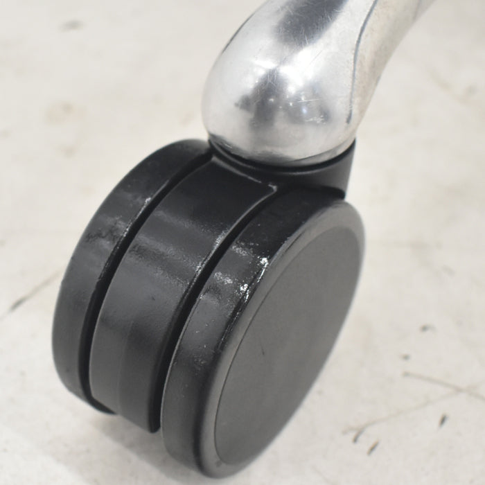 【中古】オカムラ　コンテッサ　可動肘　ランバーサポート　ポリッシュ　革張り　2025090202【中古オフィス家具】