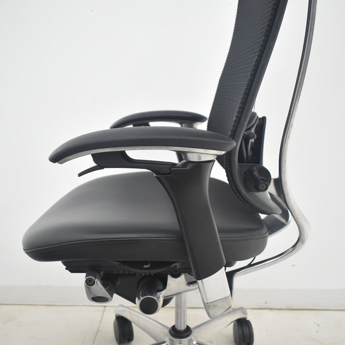 【中古】オカムラ　コンテッサ　可動肘　ランバーサポート　ポリッシュ　革張り　2025090203【中古オフィス家具】