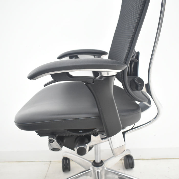 【中古】オカムラ　コンテッサ　可動肘　ランバーサポート　ポリッシュ　革張り　2025090204【中古オフィス家具】