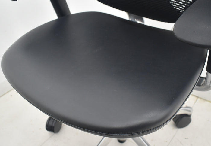 【中古】オカムラ　コンテッサ　可動肘　ランバーサポート　ポリッシュ　革張り　2025090205【中古オフィス家具】