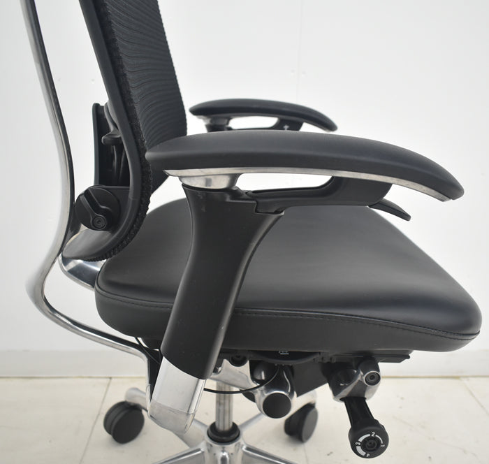 【中古】オカムラ　コンテッサ　可動肘　ランバーサポート　ポリッシュ　革張り　2025090205【中古オフィス家具】