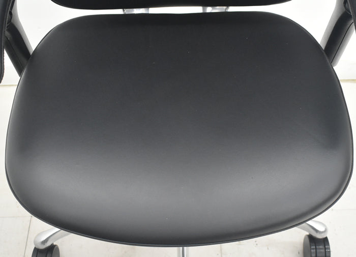 【中古】オカムラ　コンテッサ　大型ヘッドレスト　可動肘　アルミポリッシュ　革張り　2025090206【中古オフィス家具】