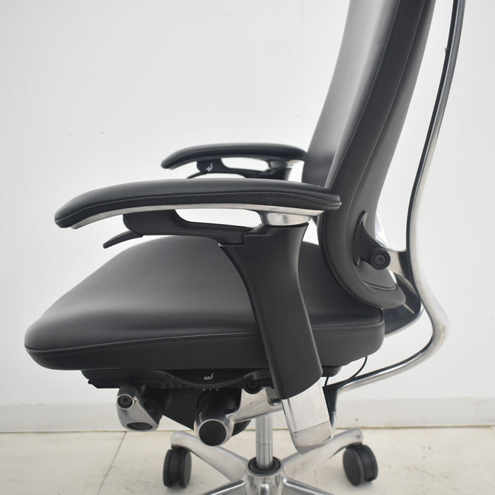 【中古】オカムラ　コンテッサ　大型ヘッドレスト　可動肘　アルミポリッシュ　革張り　2025090304【中古オフィス家具】