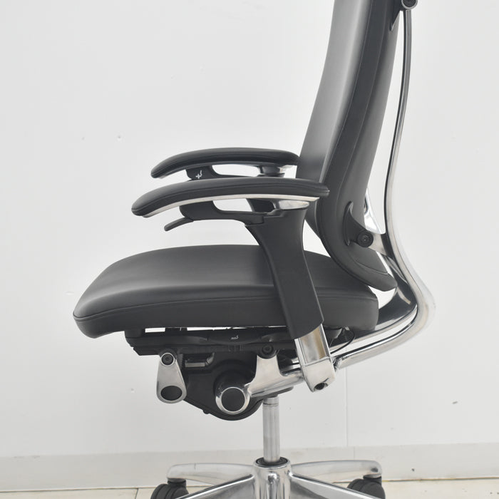 【中古】オカムラ　コンテッサ　大型ヘッドレスト　可動肘　アルミポリッシュ　革張り　2025090305【中古オフィス家具】