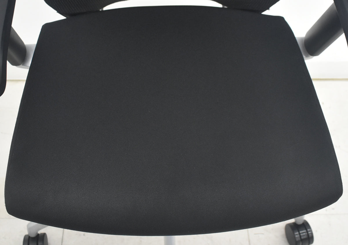 【中古】イトーキ　ヴェント　ハイバック　可動肘　シルバー脚　2025090903【中古オフィス家具】
