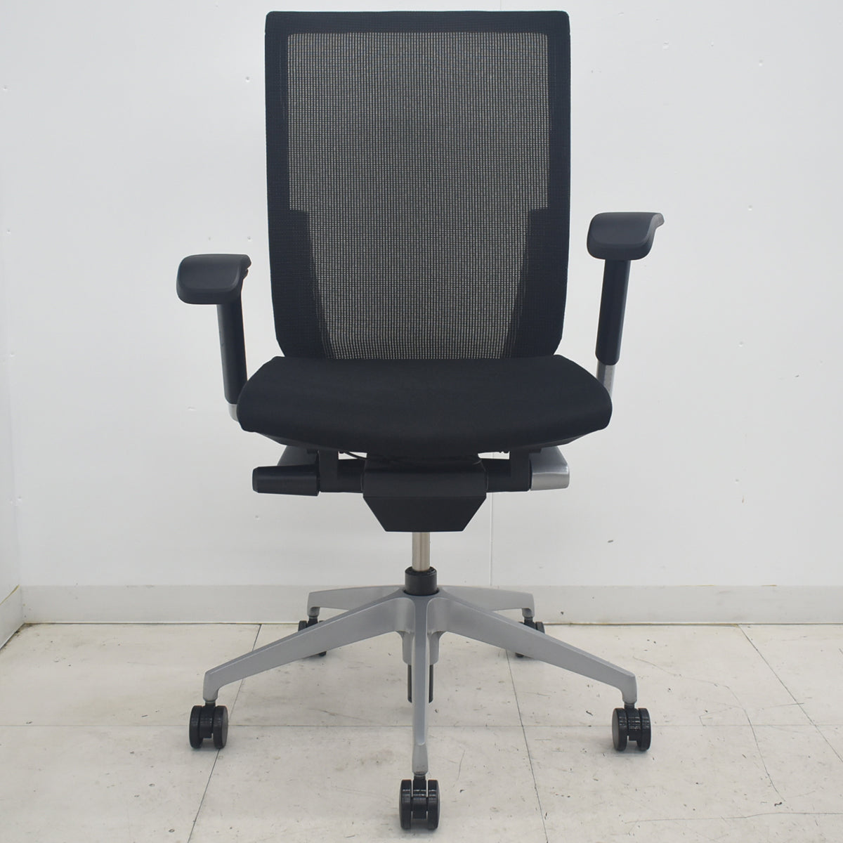 【中古】イトーキ　ヴェント　ハイバック　可動肘　シルバー脚　2025090904【中古オフィス家具】
