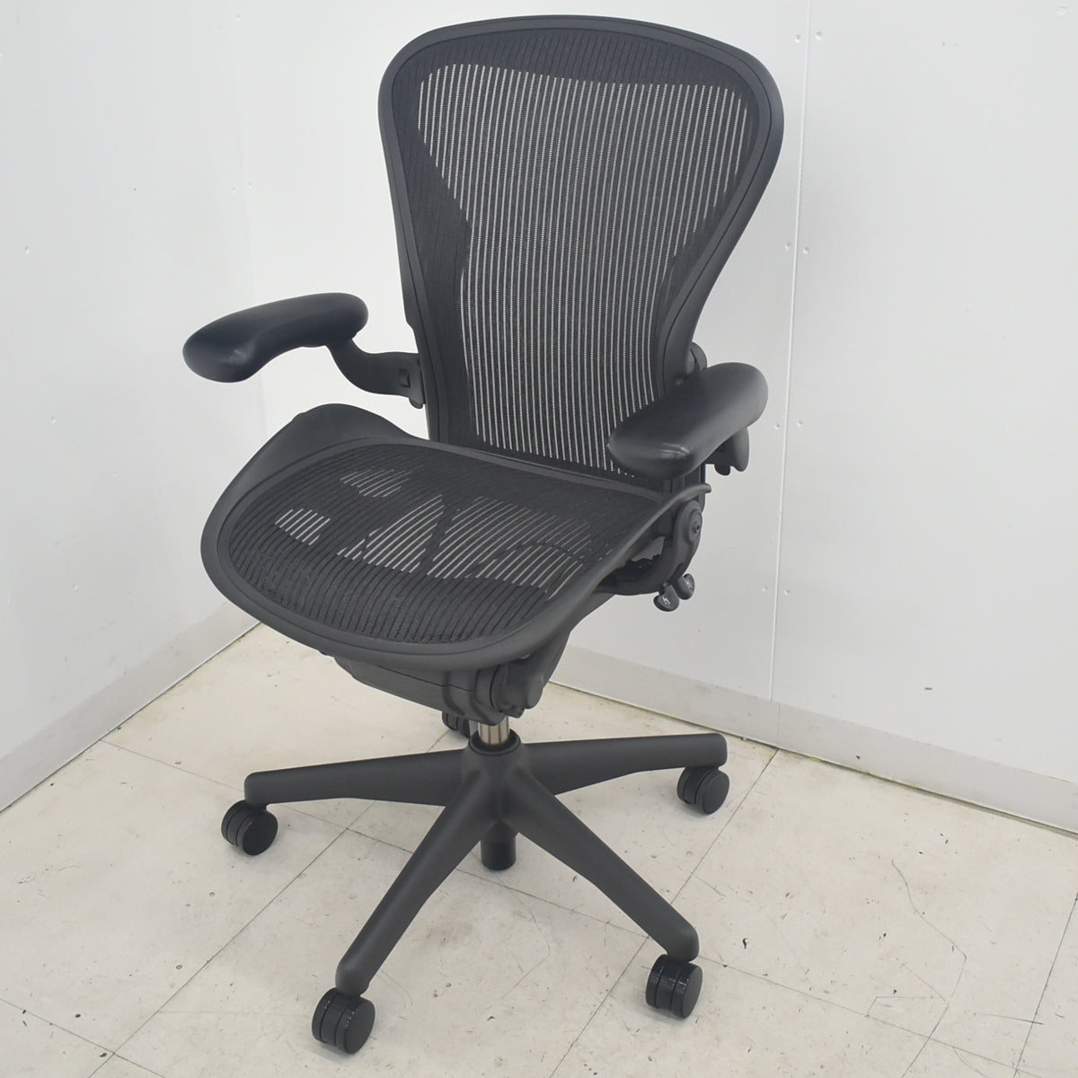 【中古】ハーマンミラー　アーロンチェア　Bサイズ　フル装備　2025091001【中古オフィス家具】