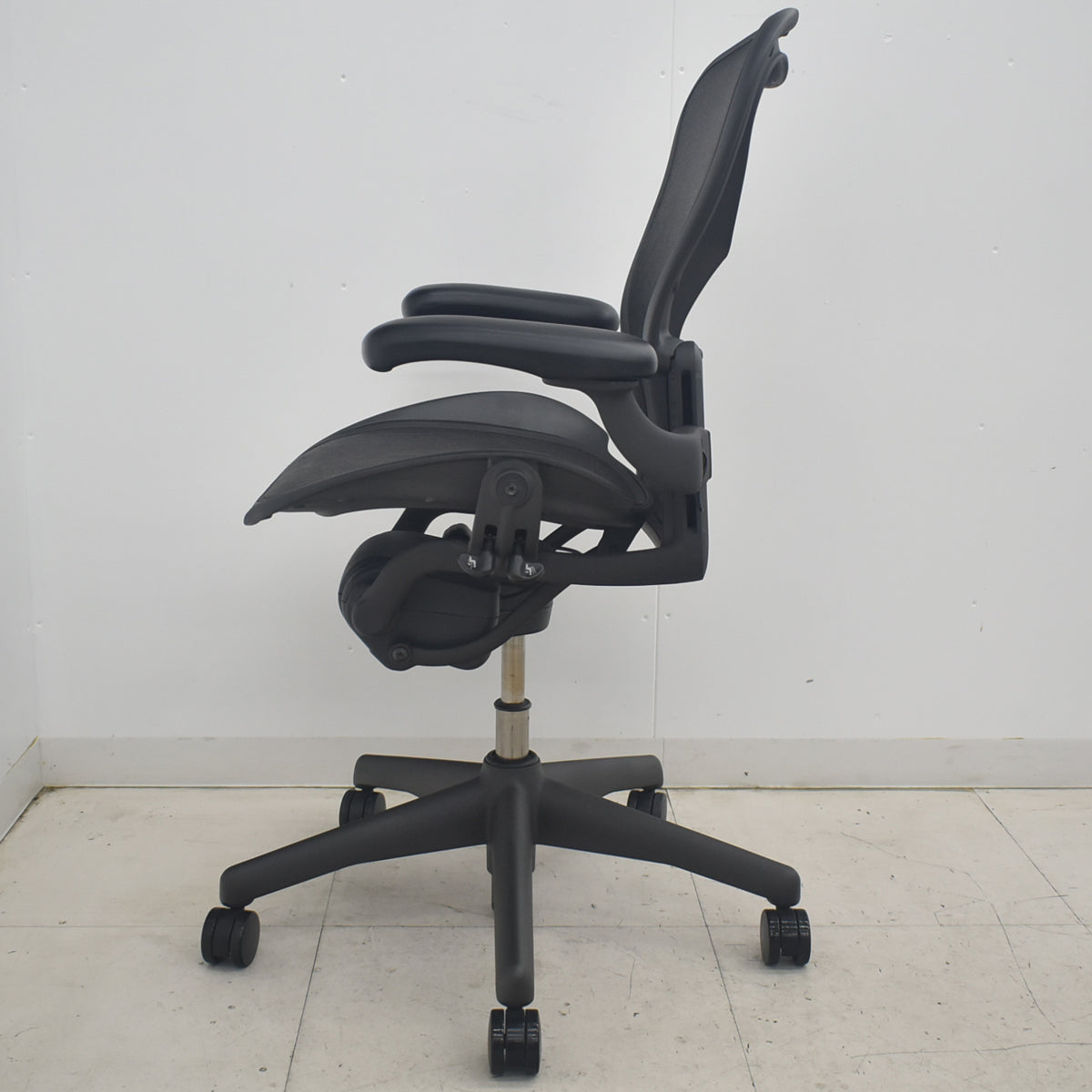 【中古】ハーマンミラー　アーロンチェア　Bサイズ　フル装備　2025091001【中古オフィス家具】