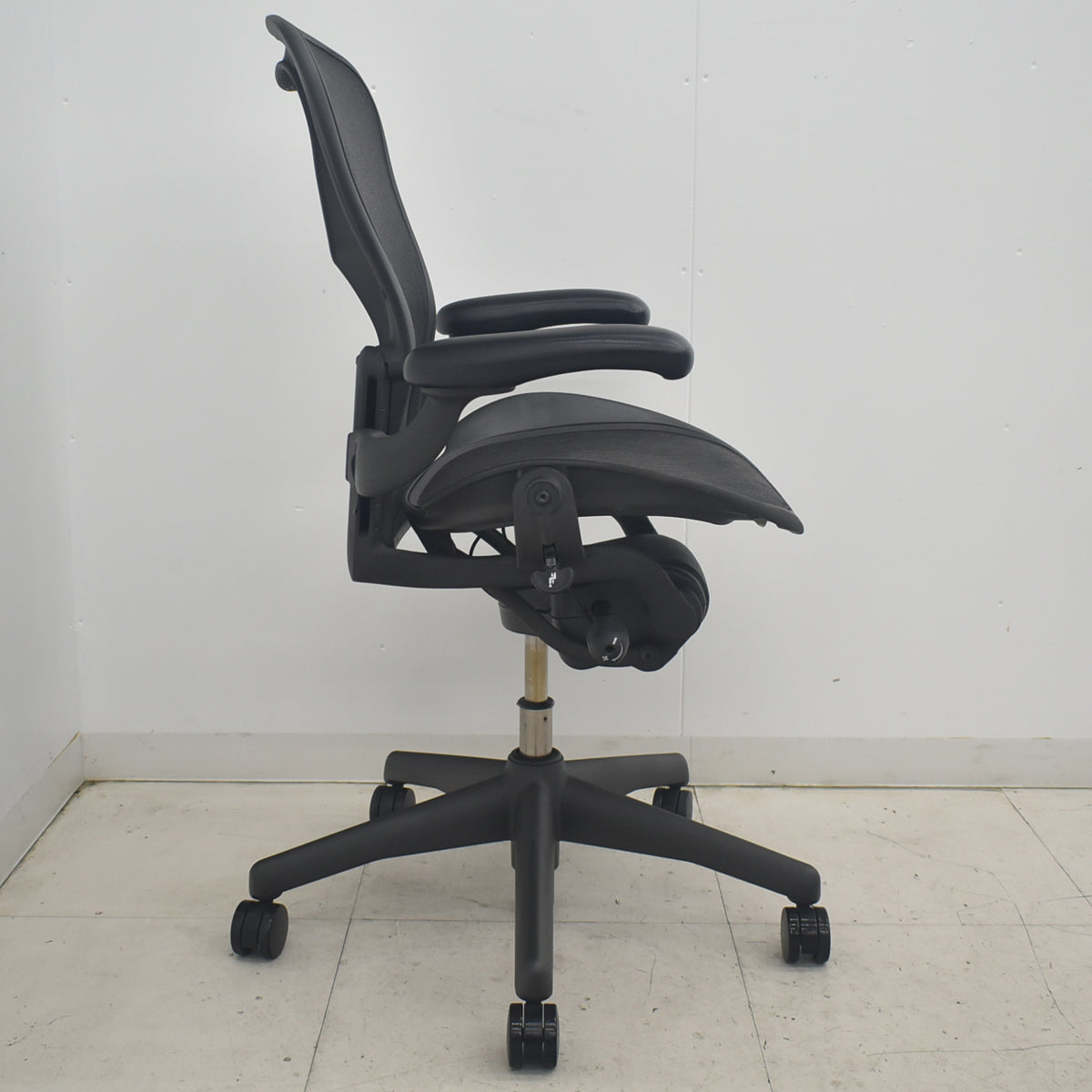 【中古】ハーマンミラー　アーロンチェア　Bサイズ　フル装備　2025091001【中古オフィス家具】
