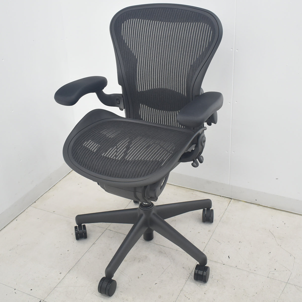【中古】ハーマンミラー　アーロンチェア　Aサイズ　フル装備　ランバーサポート　肘レバータイプ（新型肘パッド）　2025091002【中古オフィス家具】