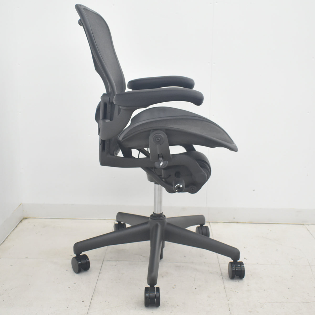 【中古】ハーマンミラー　アーロンチェア　Aサイズ　フル装備　ランバーサポート　肘レバータイプ（新型肘パッド）　2025091002【中古オフィス家具】