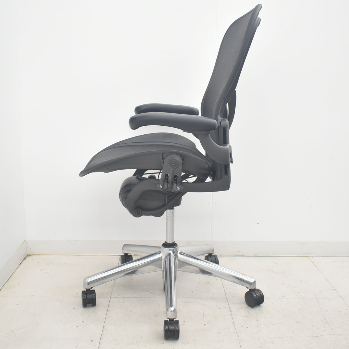 【中古】ハーマンミラー　アーロンチェア　Cサイズ　フル装備　ポスチャーフィット　肘レバータイプ（新型肘パッド）ポリッシュ　2025091003【中古オフィス家具】