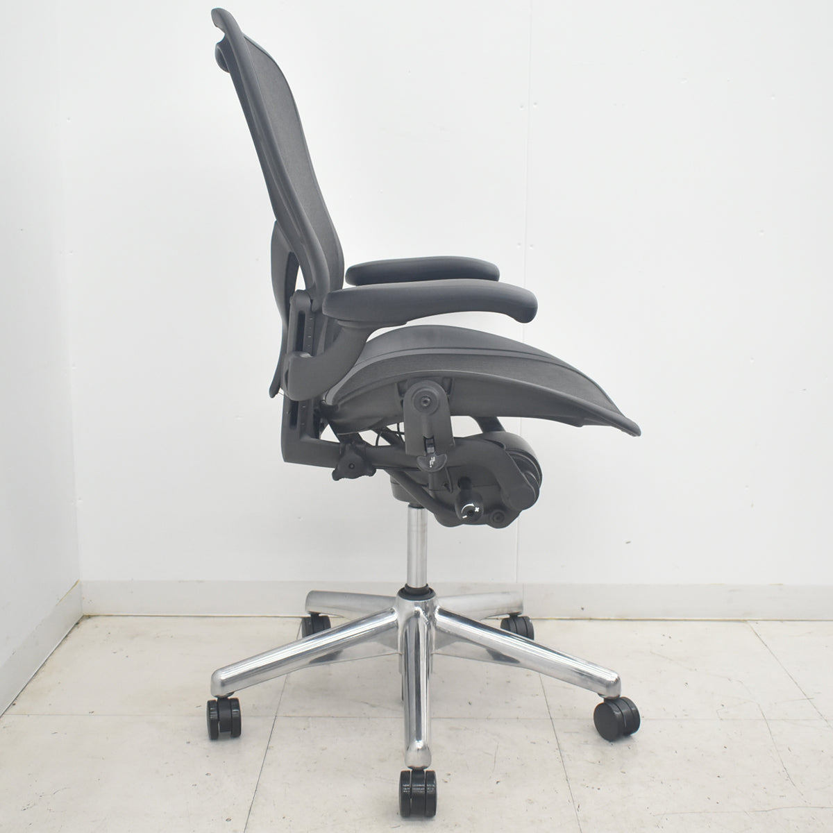 【中古】ハーマンミラー　アーロンチェア　Cサイズ　フル装備　ポスチャーフィット　肘レバータイプ（新型肘パッド）ポリッシュ　2025091003【中古オフィス家具】