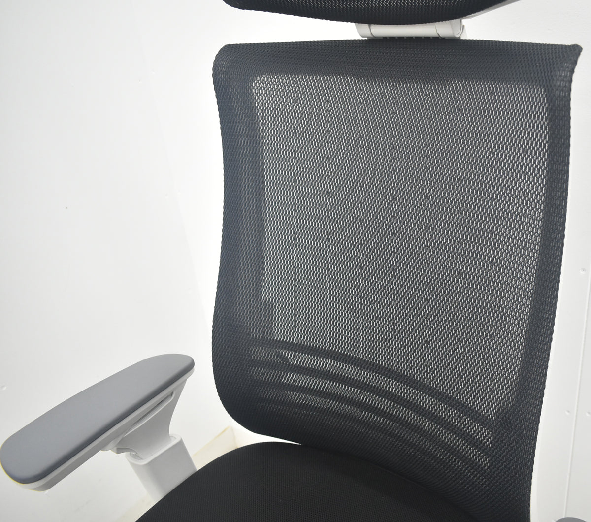 【中古】コクヨ　ベゼル　ヘッドレスト　可動肘　ウェブモーションサポート　2019年製　ポリッシュ　2025091005【中古オフィス家具】