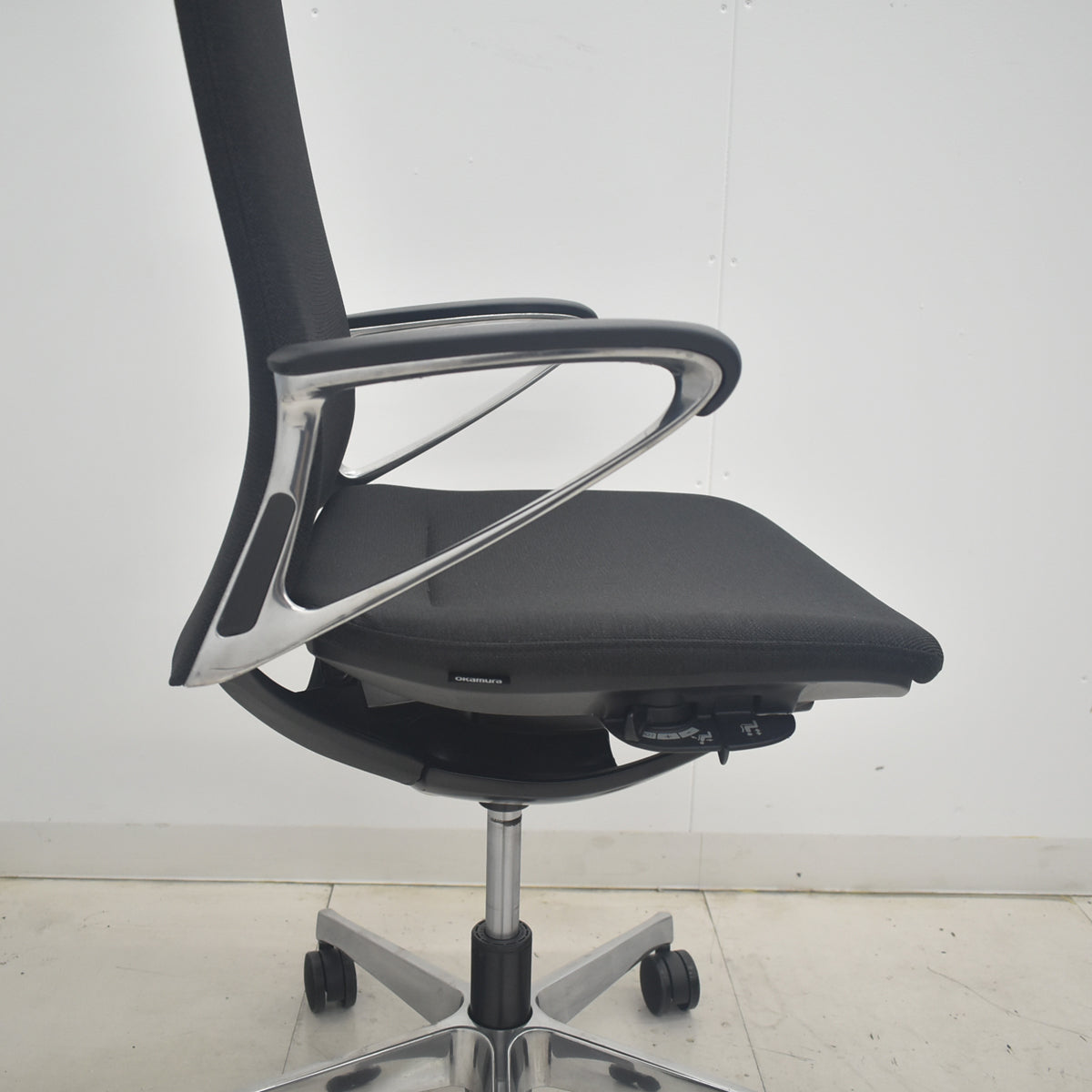 【中古】オカムラ　モードチェア　ハイバック　固定肘　ポリッシュ　2020年製　2025091006【中古オフィス家具】