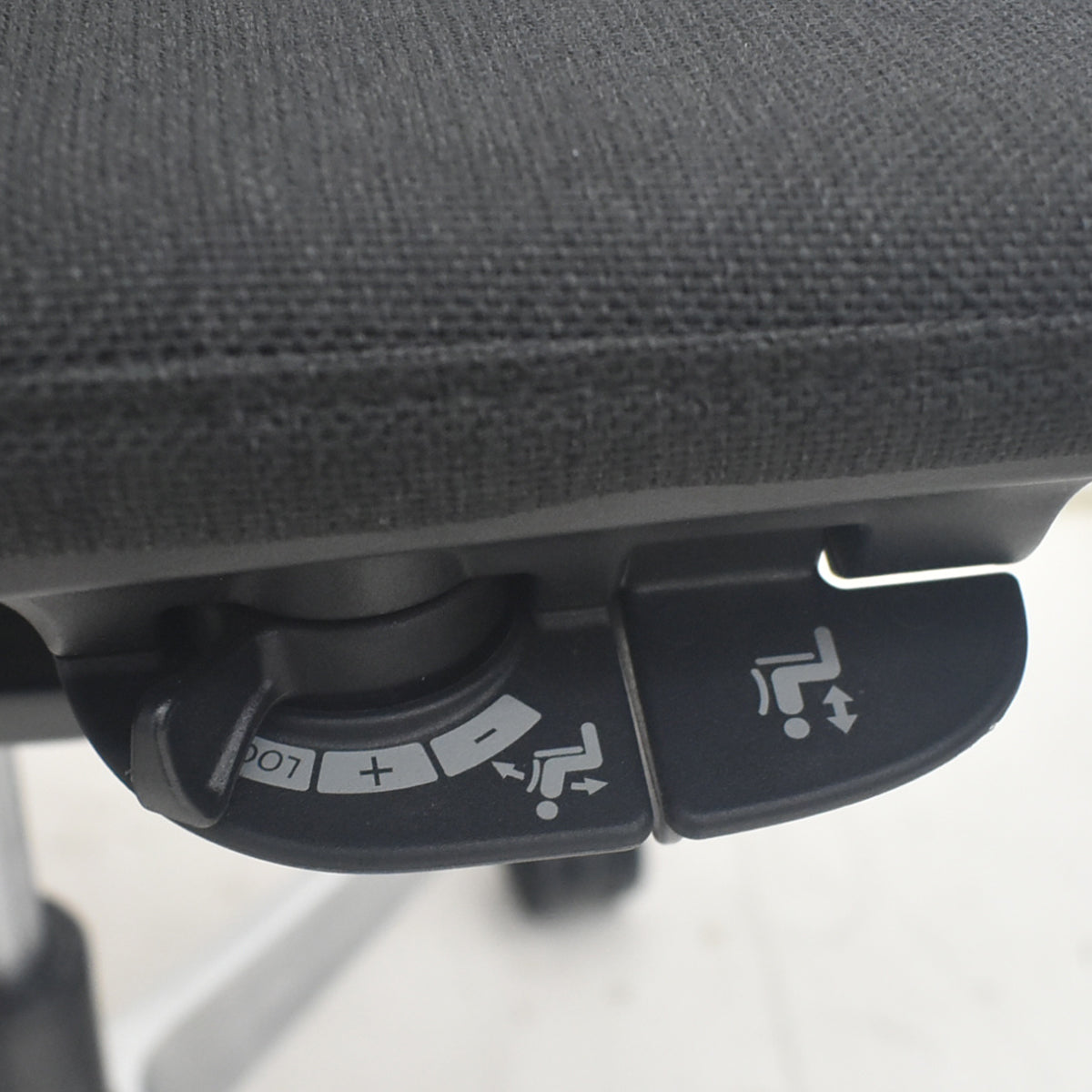 【中古】オカムラ　モードチェア　ハイバック　固定肘　ポリッシュ　2020年製　2025091006【中古オフィス家具】