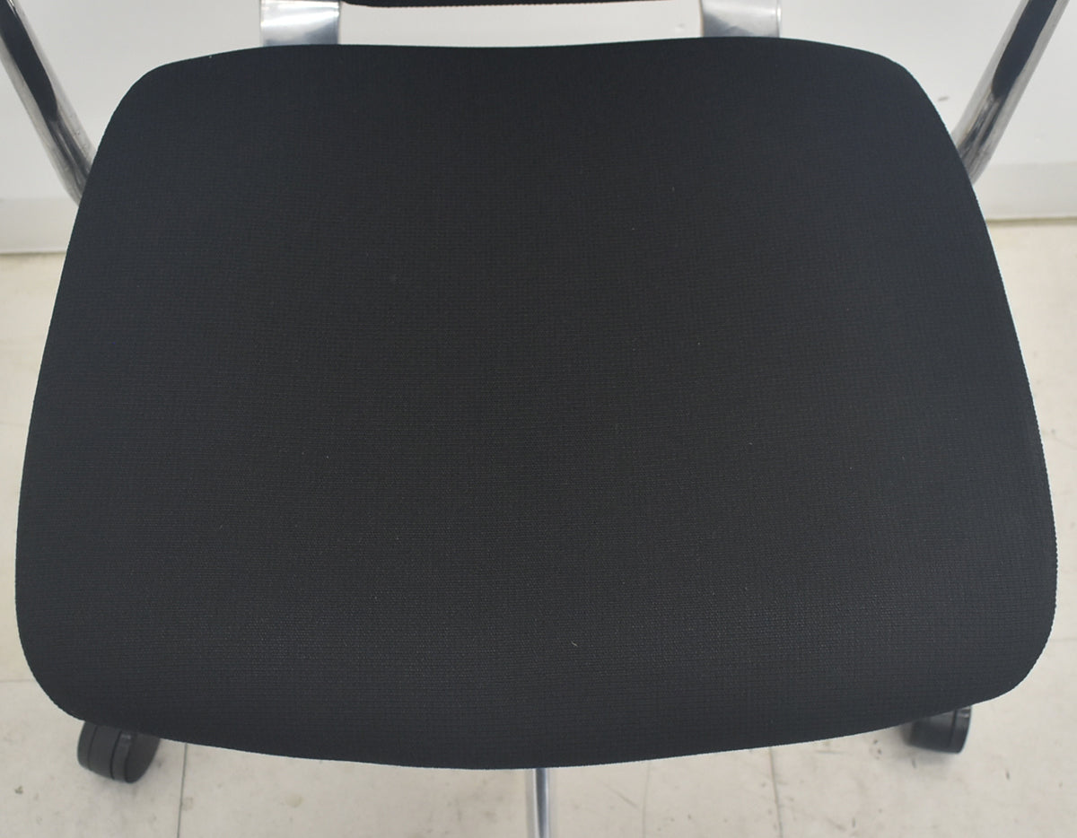 【中古】オカムラ　バロン　ローバック　固定肘　ポリッシュ　ウレタンキャスター　2025091302【中古オフィス家具】