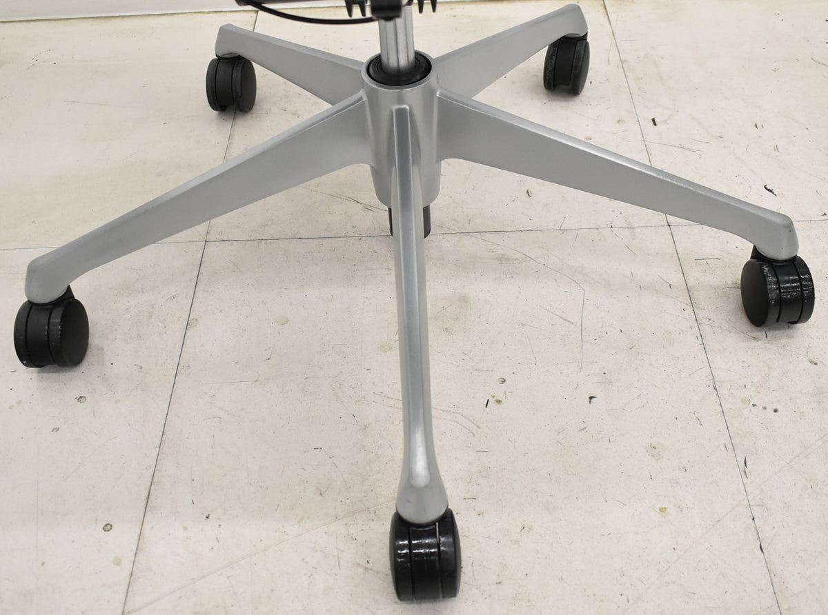 【中古】オカムラ　バロン　ハイバック　可動肘　シルバー脚　ホワイトフレーム　2025091604【中古オフィス家具】