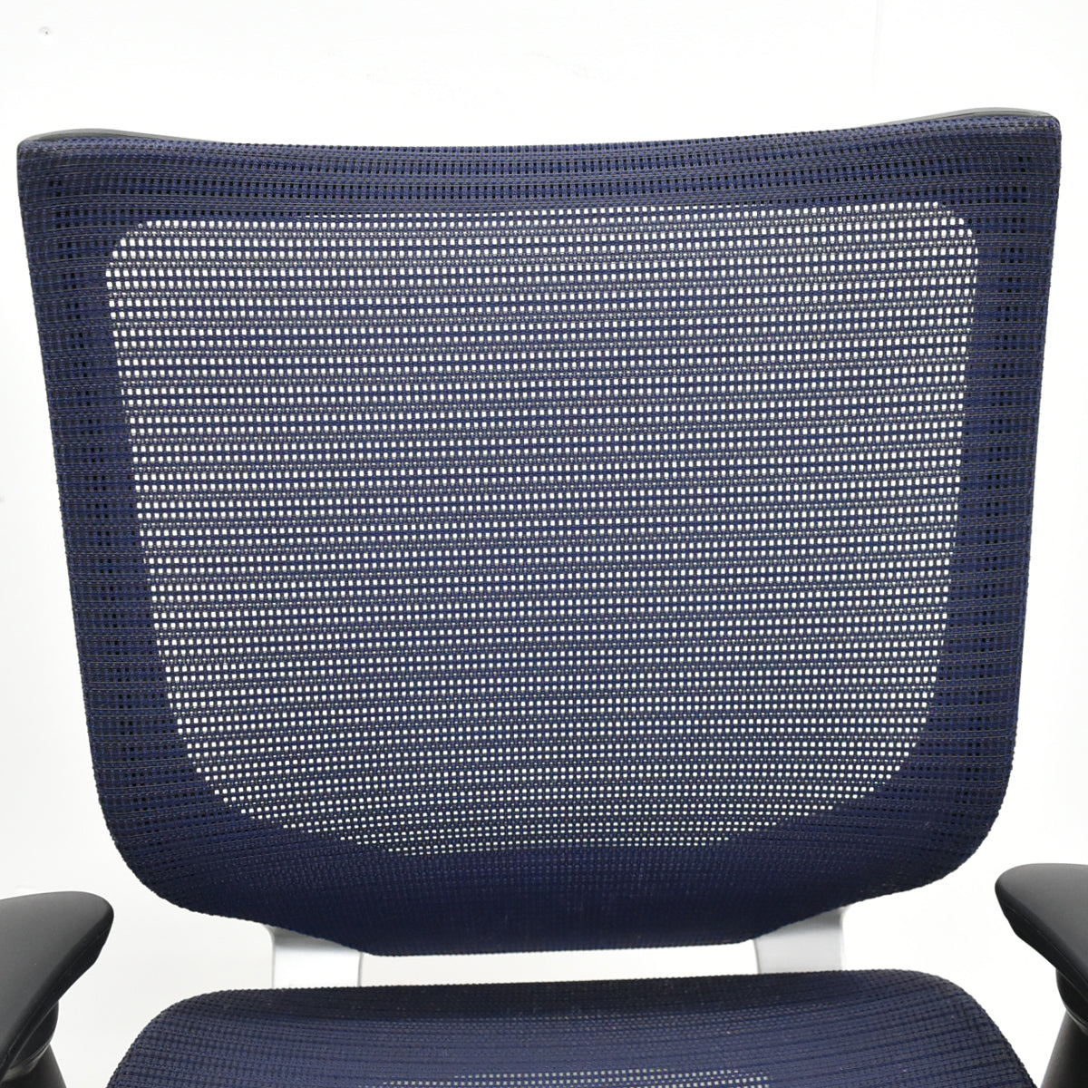 【中古】オカムラ　バロン　ローバック　可動肘　シルバー脚　肘パッド新品　2025091701【中古オフィス家具】