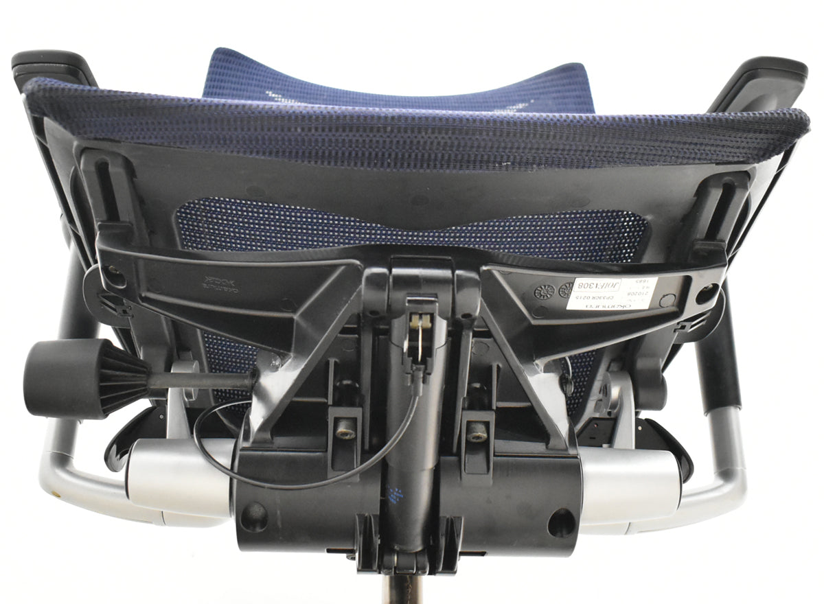 【中古】[難有]オカムラ　バロン　ローバック　可動肘　シルバー脚　肘パッド新品　2025091703【中古オフィス家具】