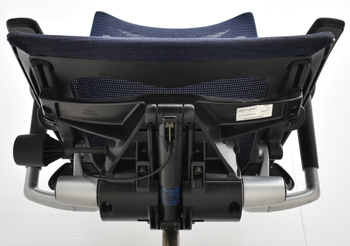 【中古】オカムラ　バロン　ローバック　可動肘　シルバー脚　肘パッド新品　ダークブルー　2025092203【中古オフィス家具】