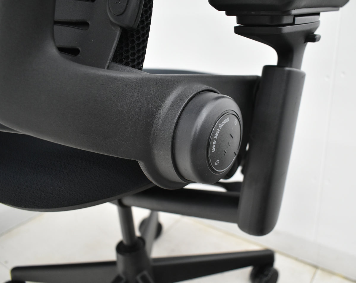 【中古】スチールケース　リープチェアＶ２　３Ｄニット　可動肘　肘パッド新型タイプ　ブラック　2025092205【中古オフィス家具】