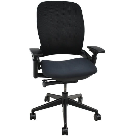 【中古】スチールケース　リープチェアＶ２　３Ｄニット　可動肘　肘パッド新型タイプ　ブラック　2025092205【中古オフィス家具】