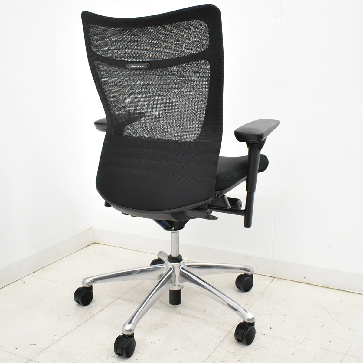 【中古】オカムラ　フィーゴ メッシュEX　可動肘　アルミポリッシュ脚　ブラック　2025092206【中古オフィス家具】