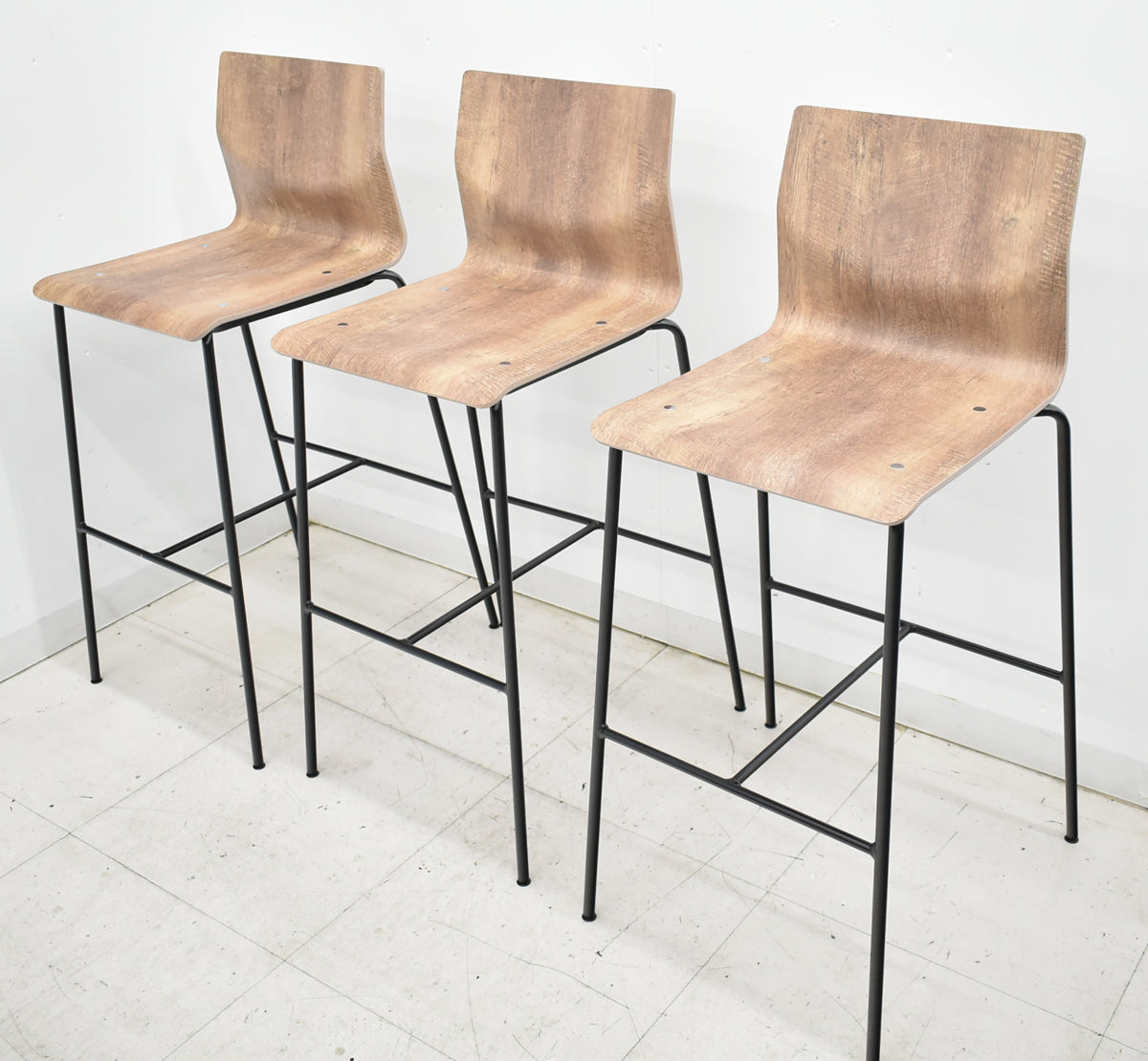 【中古】オカムラ　スイープシリーズ　ハイチェア　３脚セット　2025092207【中古オフィス家具】