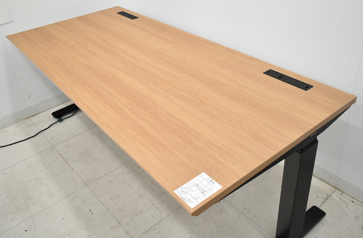【中古】オカムラ　スイフト　電動昇降デスク　2021年製　幅1750　2025092507【中古オフィス家具】