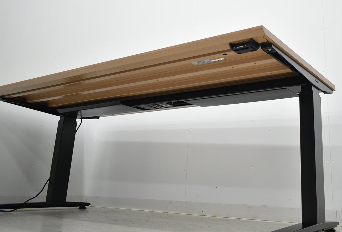 【中古】オカムラ　スイフト　電動昇降デスク　2021年製　幅1750　2025092507【中古オフィス家具】