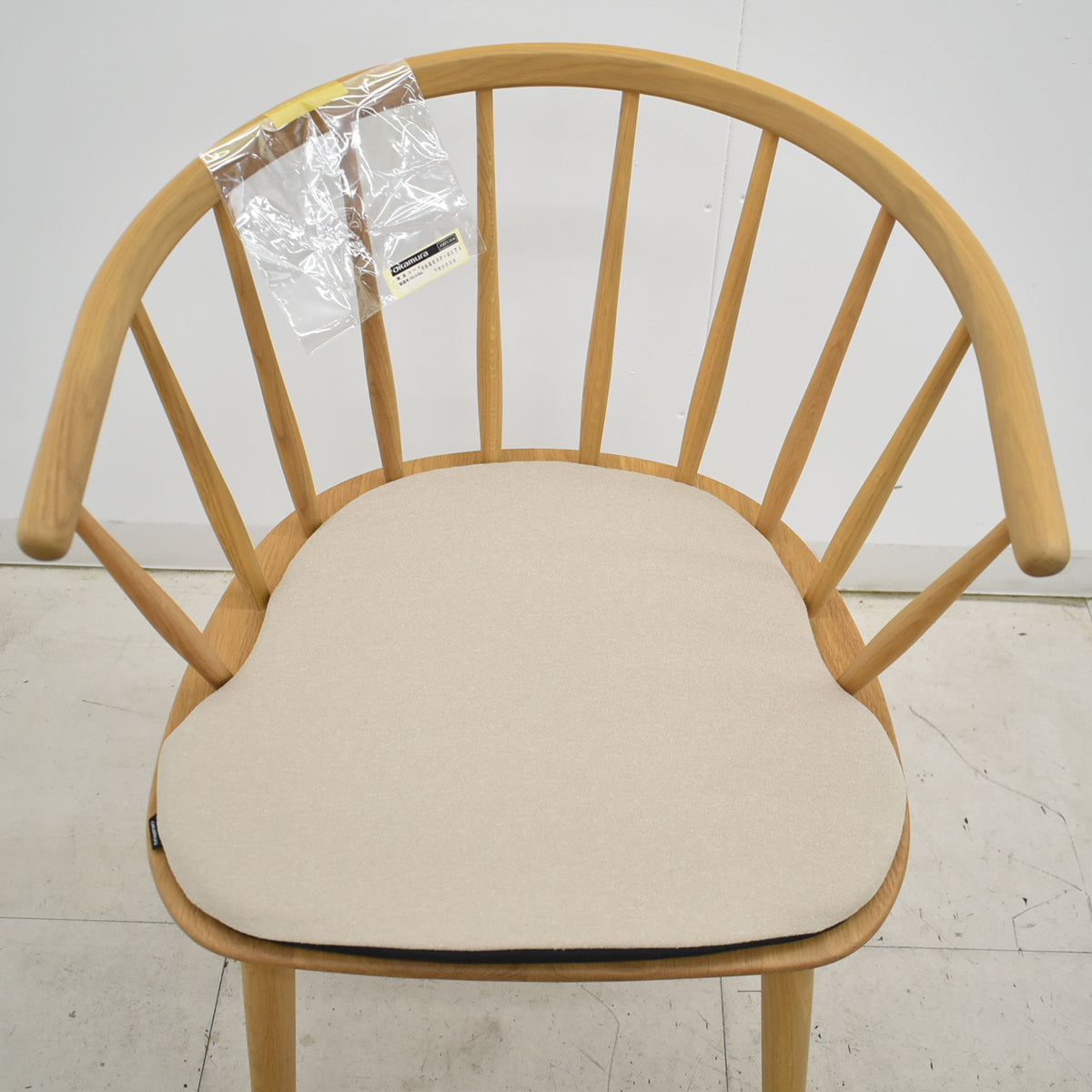 【中古】　[新品未使用品]オカムラ　シェアードスペース　スポークチェア　ダイニングタイプ　ナチュラルフレーム　クッション付　幅570　2025101402【中古オフィス家具】